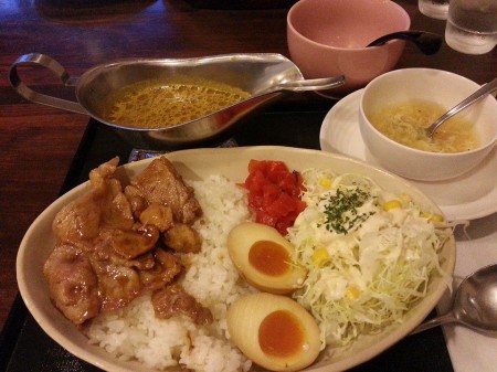 越後石山駅近く、ハンバーグとカレーのお店バルム食堂