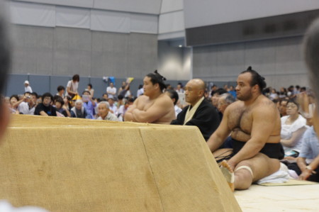 平成26年夏巡業・大相撲新潟場所 遠藤vs大砂嵐