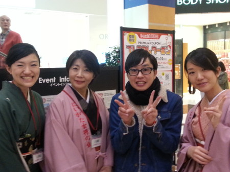 イオンモール新潟南でイベント 新潟炭ます芸人猫デココの関田さんと一緒に