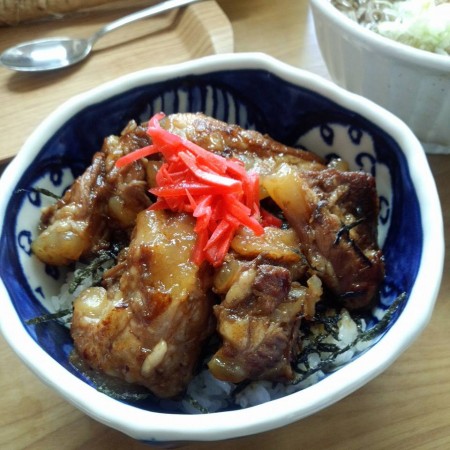 うららの森豚なんこつ丼