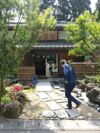 お蕎麦屋さん、五頭の桜茶屋の入口