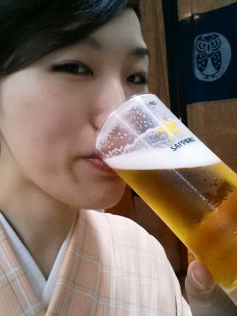 花より団子 今板温泉湯本舘 若女将、ビール飲む