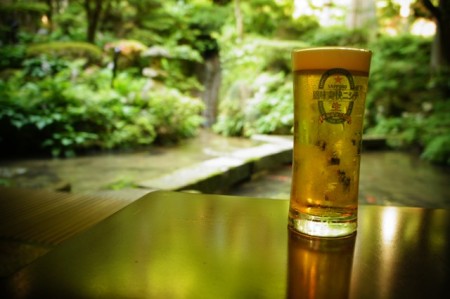 今板温泉 湯本舘の庭園を眺めながら、絶品風呂上りビール♪