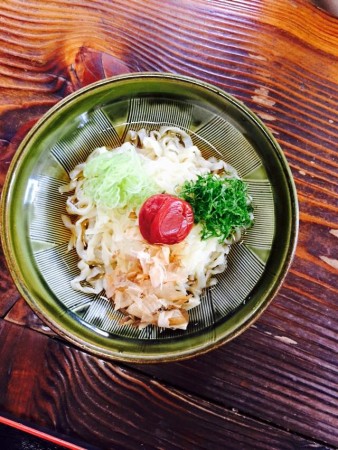 岩瀬の清水そば梅ちぢれうどん